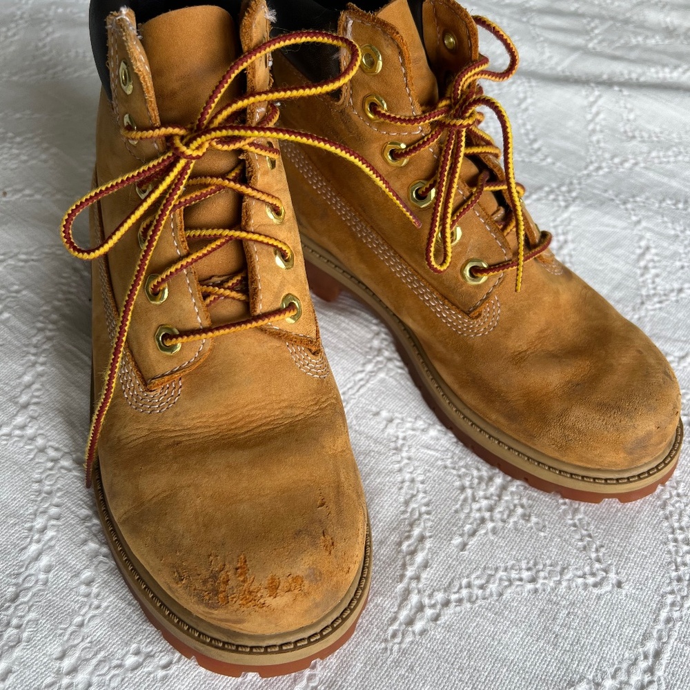 Kids/teen Timberland leather boots, size 2 (eu 34)